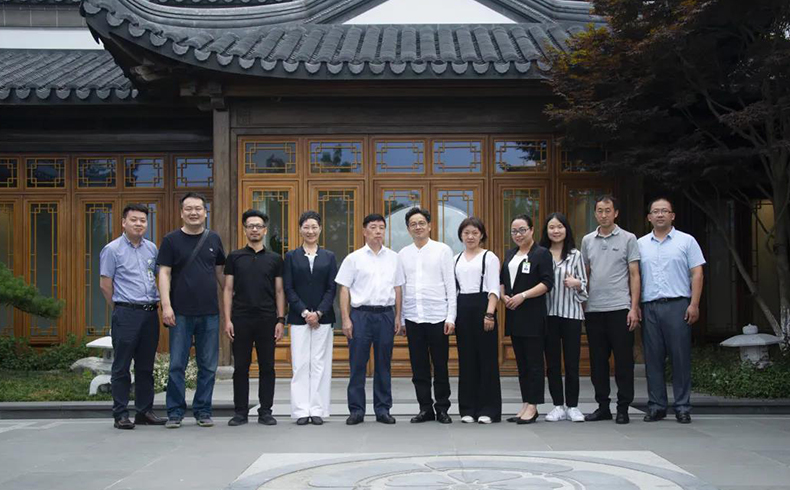 浙江省家具行業協會會長倪良正接待上海市家具行業協會會長高偉一行人參觀圣奧辦公家具