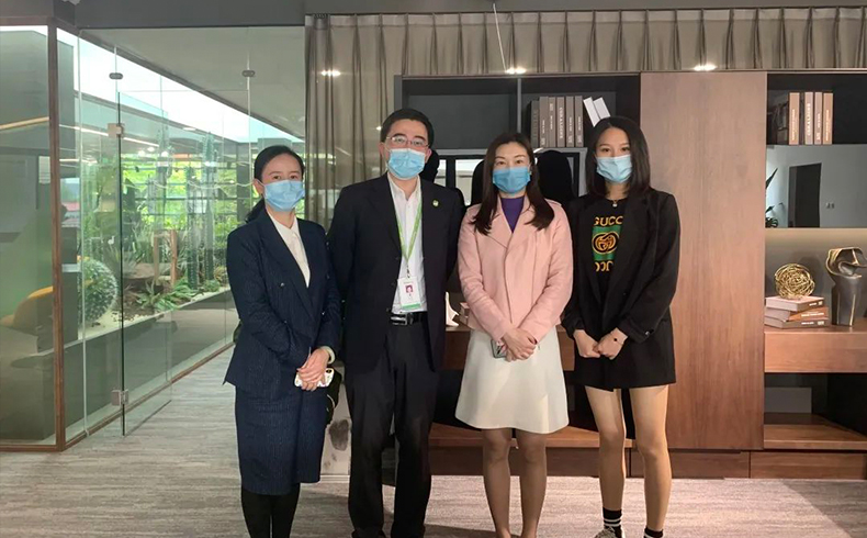 上海市杭州商會副秘書長徐卉一行走訪圣奧辦公家具上海旗艦店