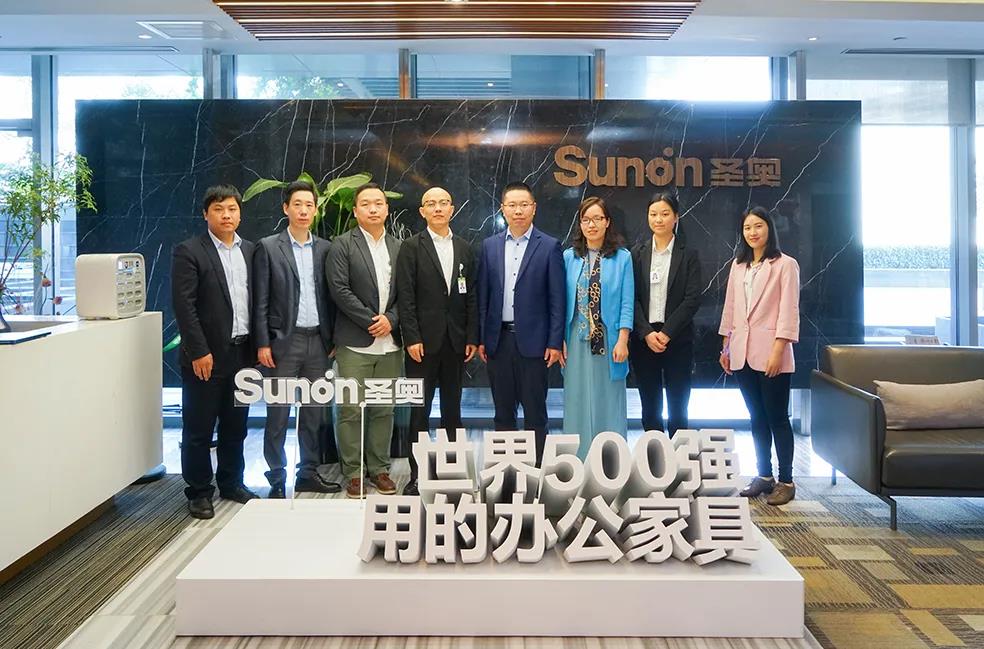 瑞泰信息孫海東,圣奧錢愛君、劉玲美、施銀嬌、趙秀江在圣奧辦公家具總部開啟全球化營銷服務(wù)新篇章