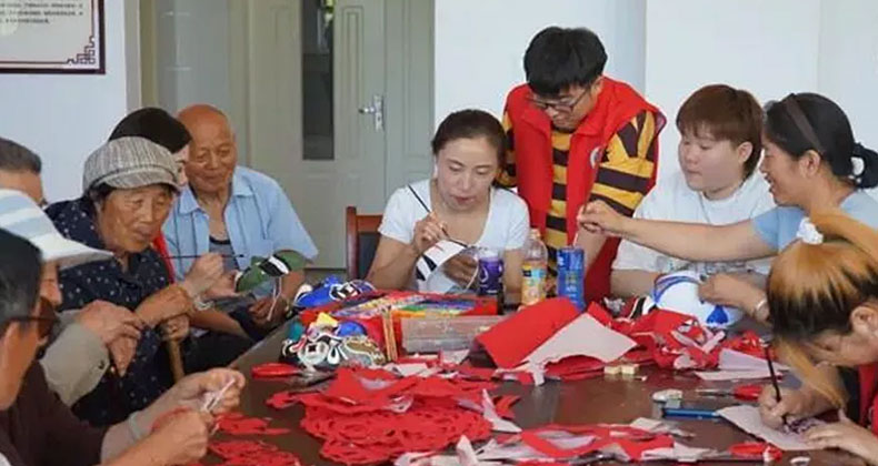 圣奧愛心社聯合社區組織剪紙活動