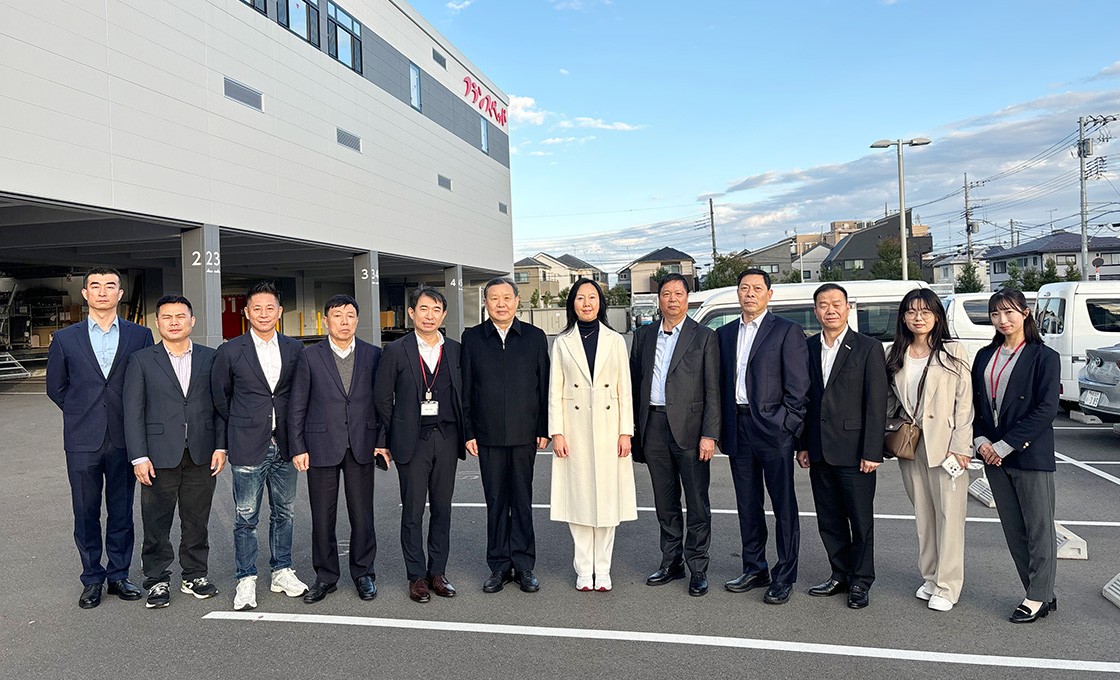 世界家具聯(lián)合會主席、亞洲家具聯(lián)合會會長、中國家具協(xié)會理事長徐祥楠率團(tuán)前往韓國、日本
